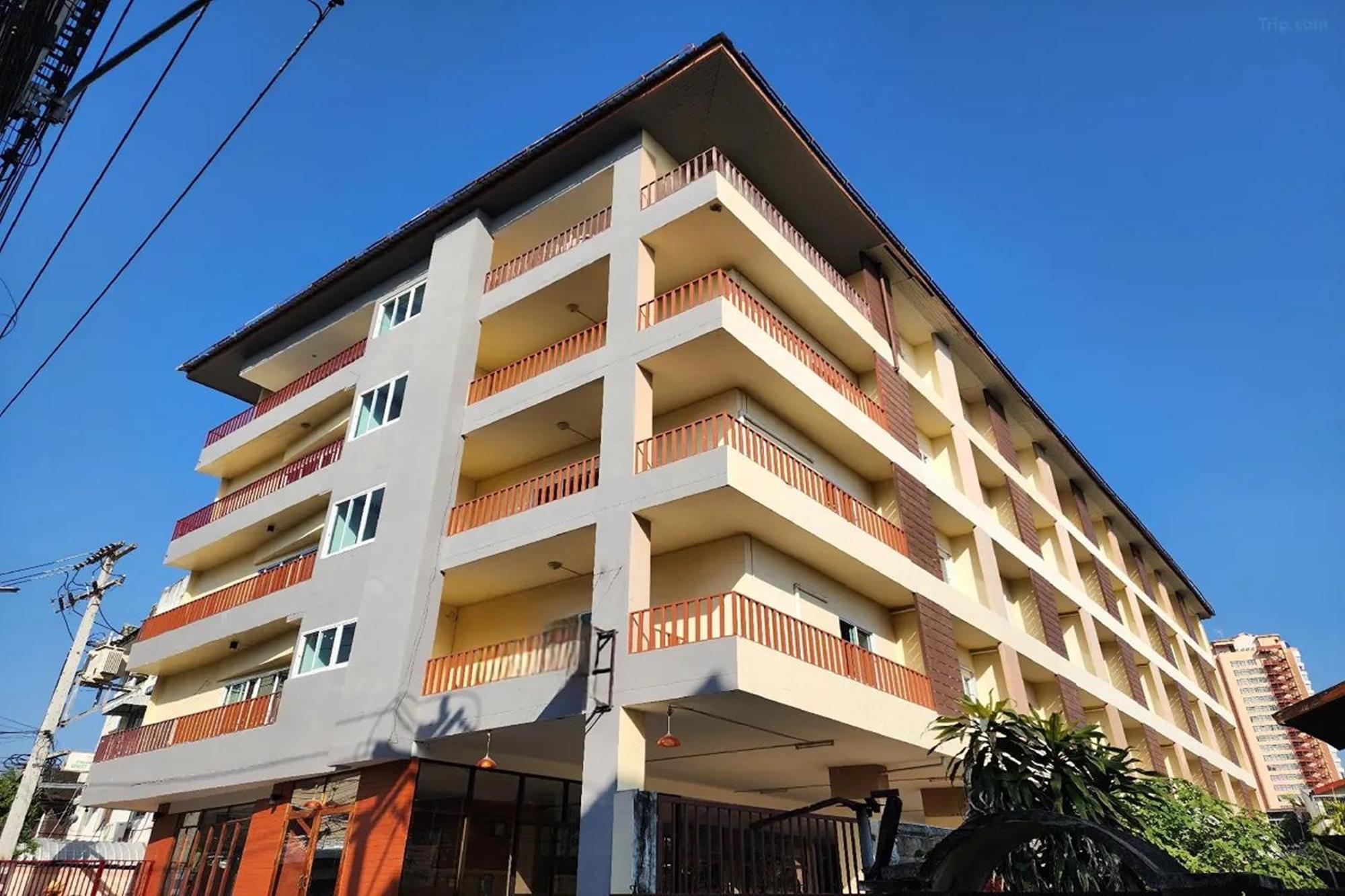 Budget Stars Hotel Chiang Mai Exterior foto
